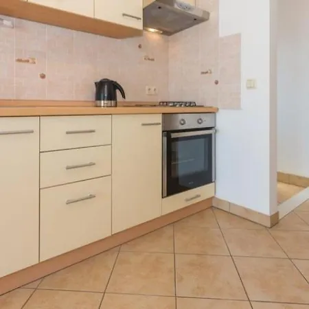 Apartment Petra Raslina